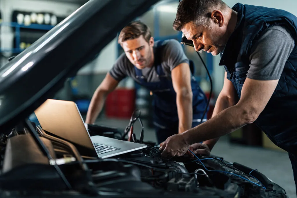 2024/07/car-repairmen-using-laptop-while-doing-car-engine-diagnostic-auto-repair-shop-1024x683-1.webp